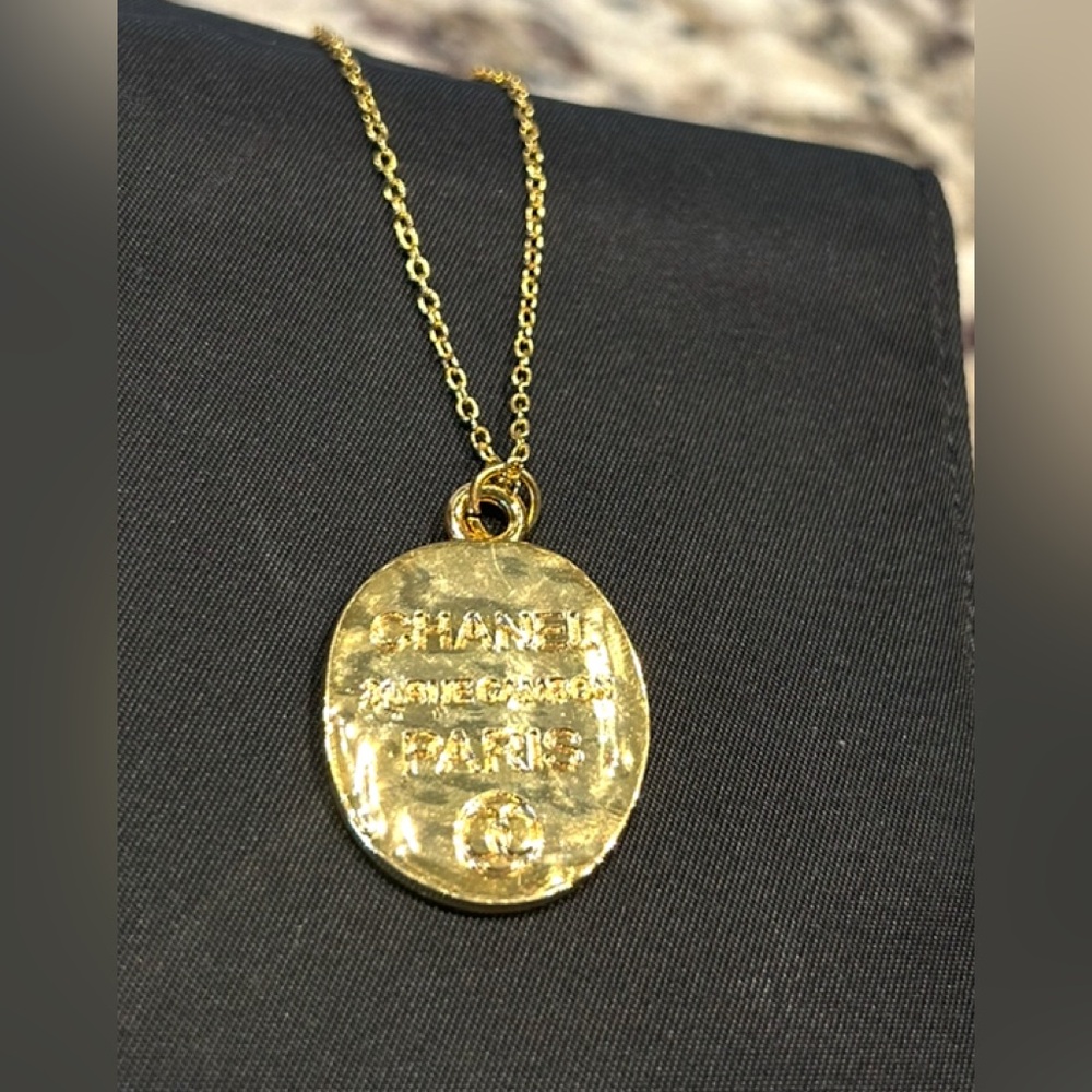 Gold Pendant Necklace